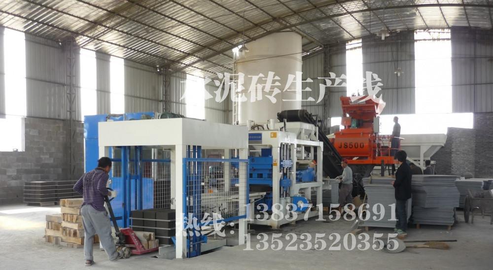 雙布料彩色制磚機(jī)設(shè)備，大型彩色路面磚機(jī)價格